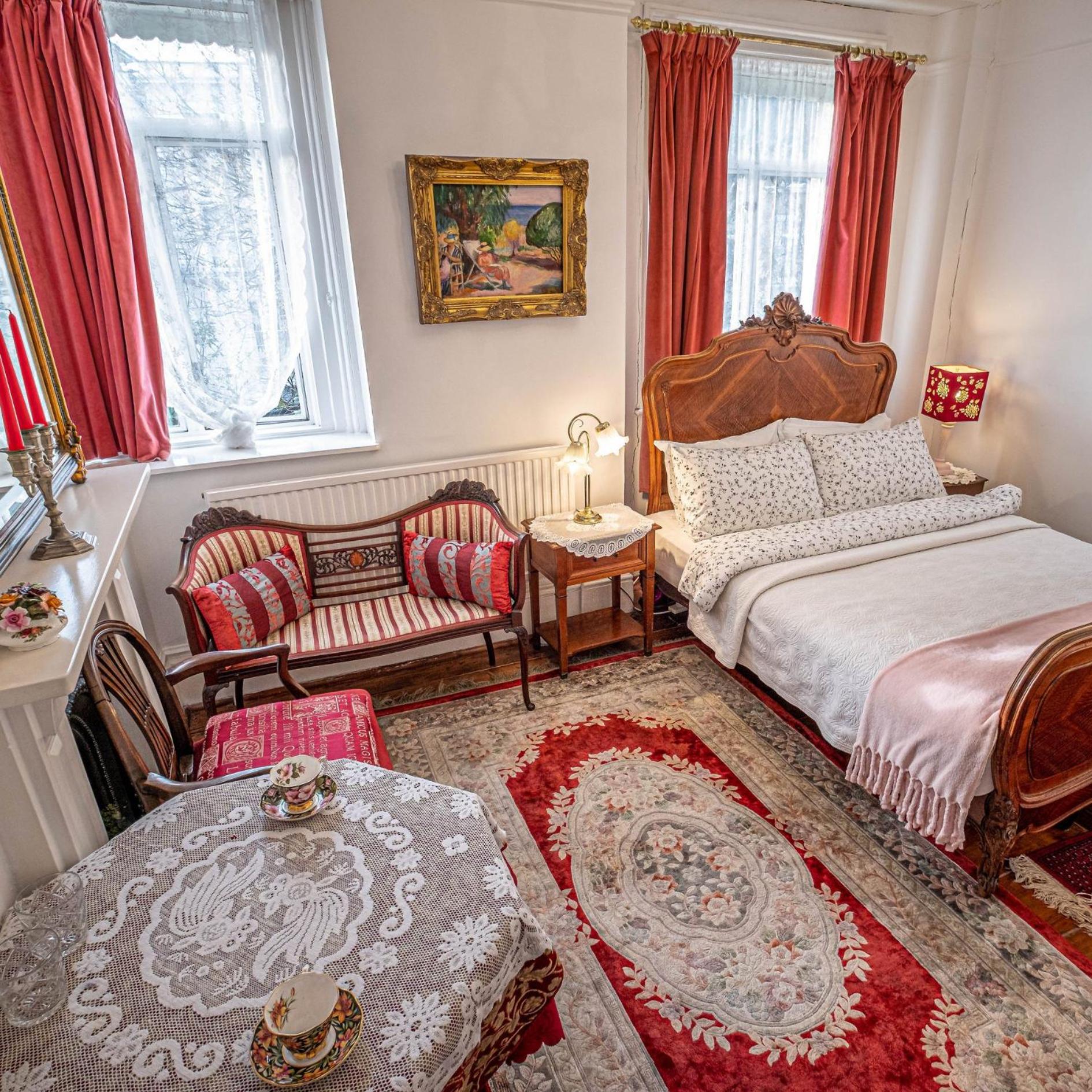 Dawson Place, Juliette's Bed and Breakfast