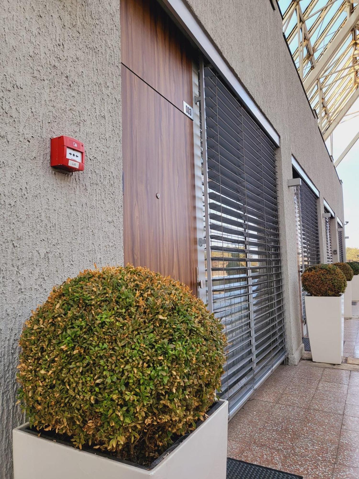 Adresa Suites