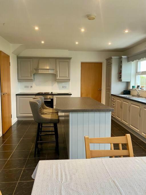 Téach Cara - 5 Bedroom - Culdaff