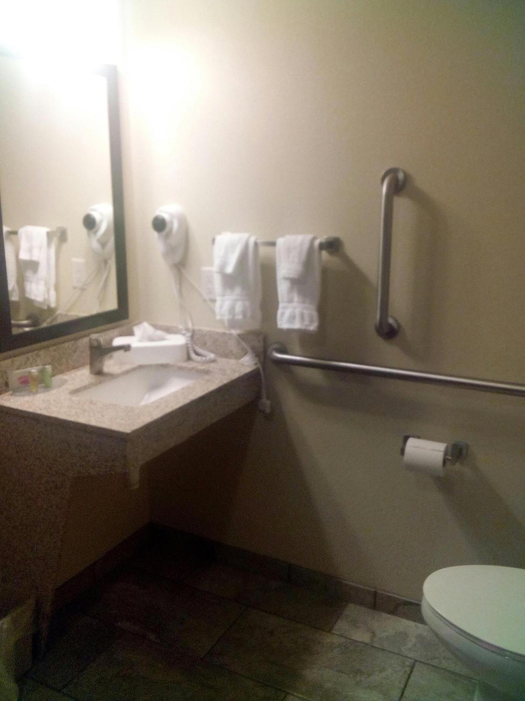 Cobblestone Hotel & Suites - Devils Lake
