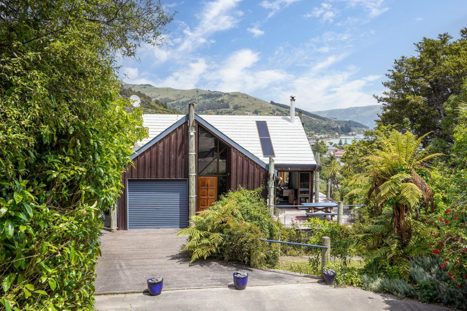 The Tree House - Akaroa Holiday Home