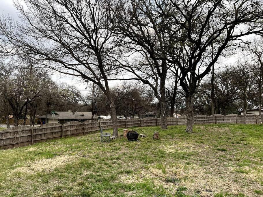 Cozy 3-bed Garden Home - 10 mins to UT Stadium and Downtown Austin view 2