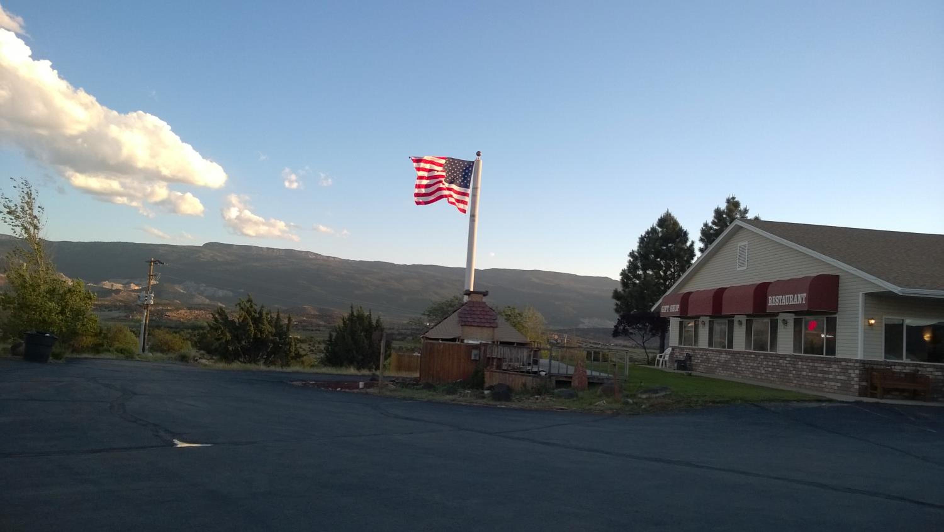 Broken Spur Inn & Steakhouse
