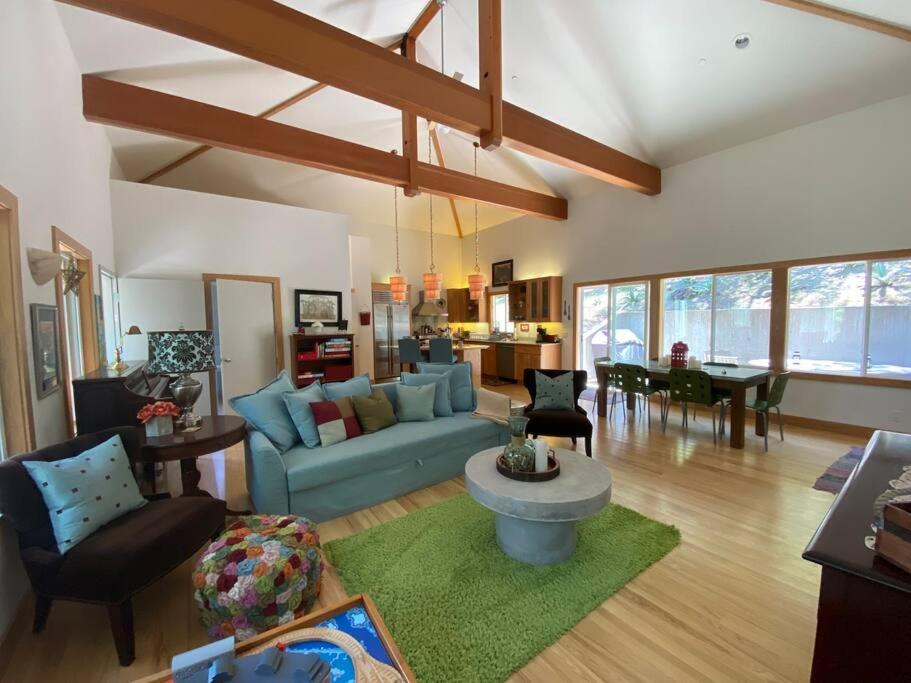 Stunning Guest House Nestled within the Redwoods view 3