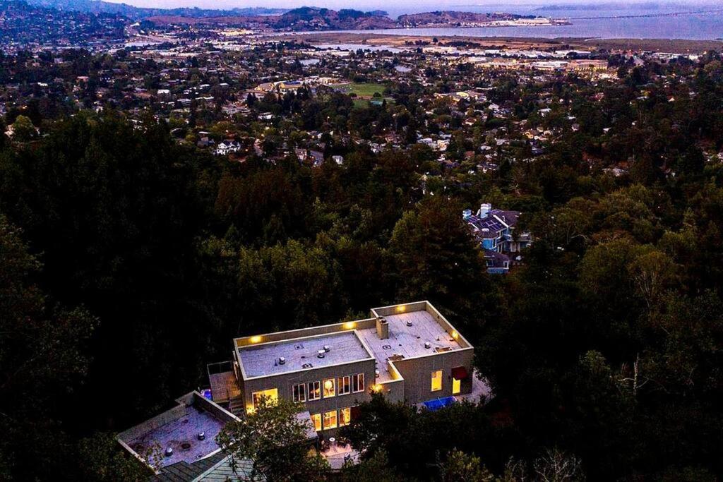 Stunning Guest House Nestled within the Redwoods view 5
