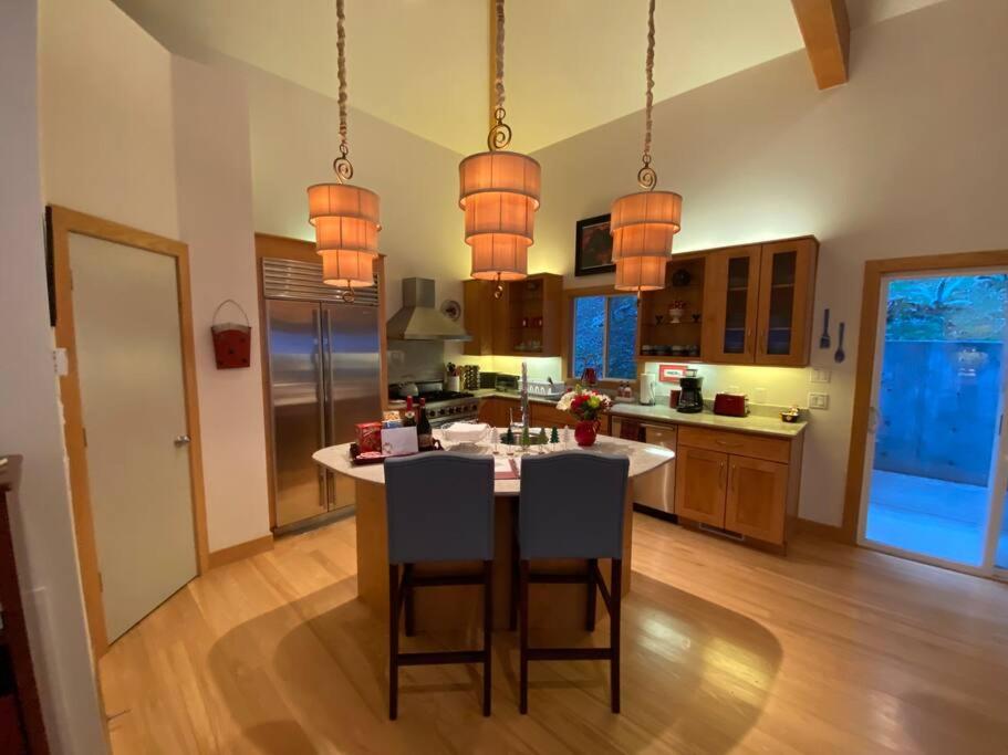 Stunning Guest House Nestled within the Redwoods view 4
