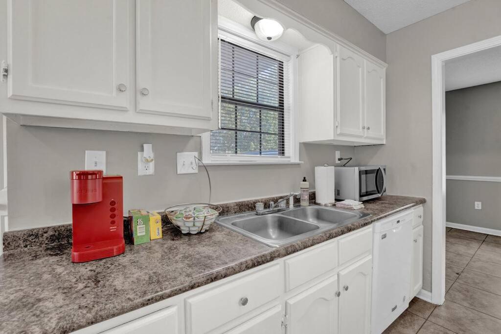 Glamorous 3BR 2BA house w/ large fenced backyard view 3