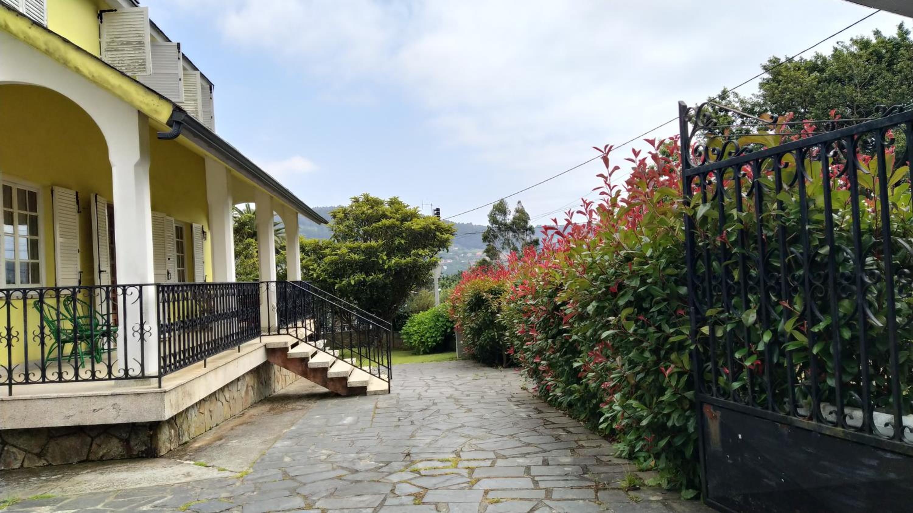 Casa con jardín en la playa de Almieiras view 4