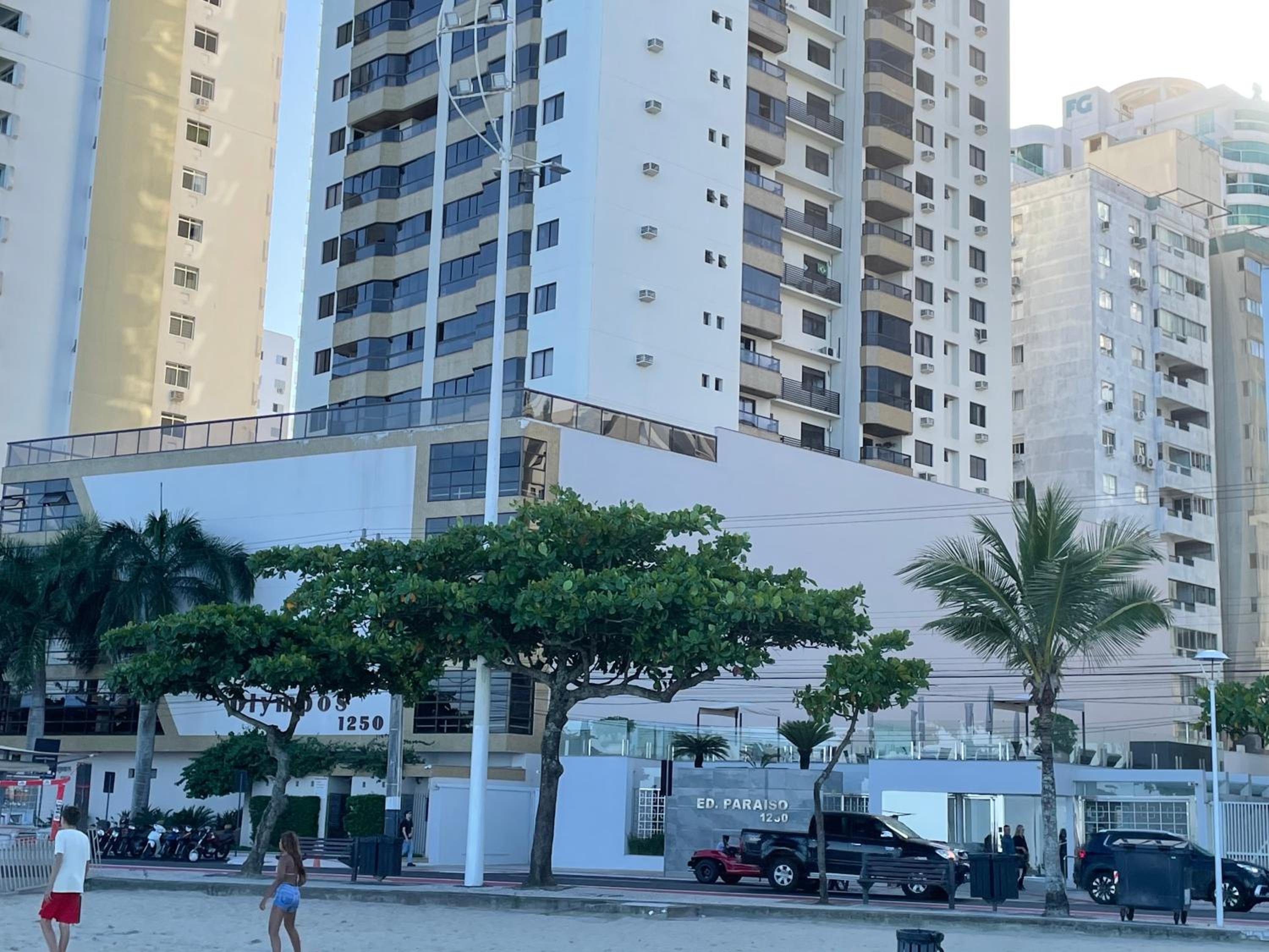 Apto Pé na Areia com Linda Vista da Roda Gigante
