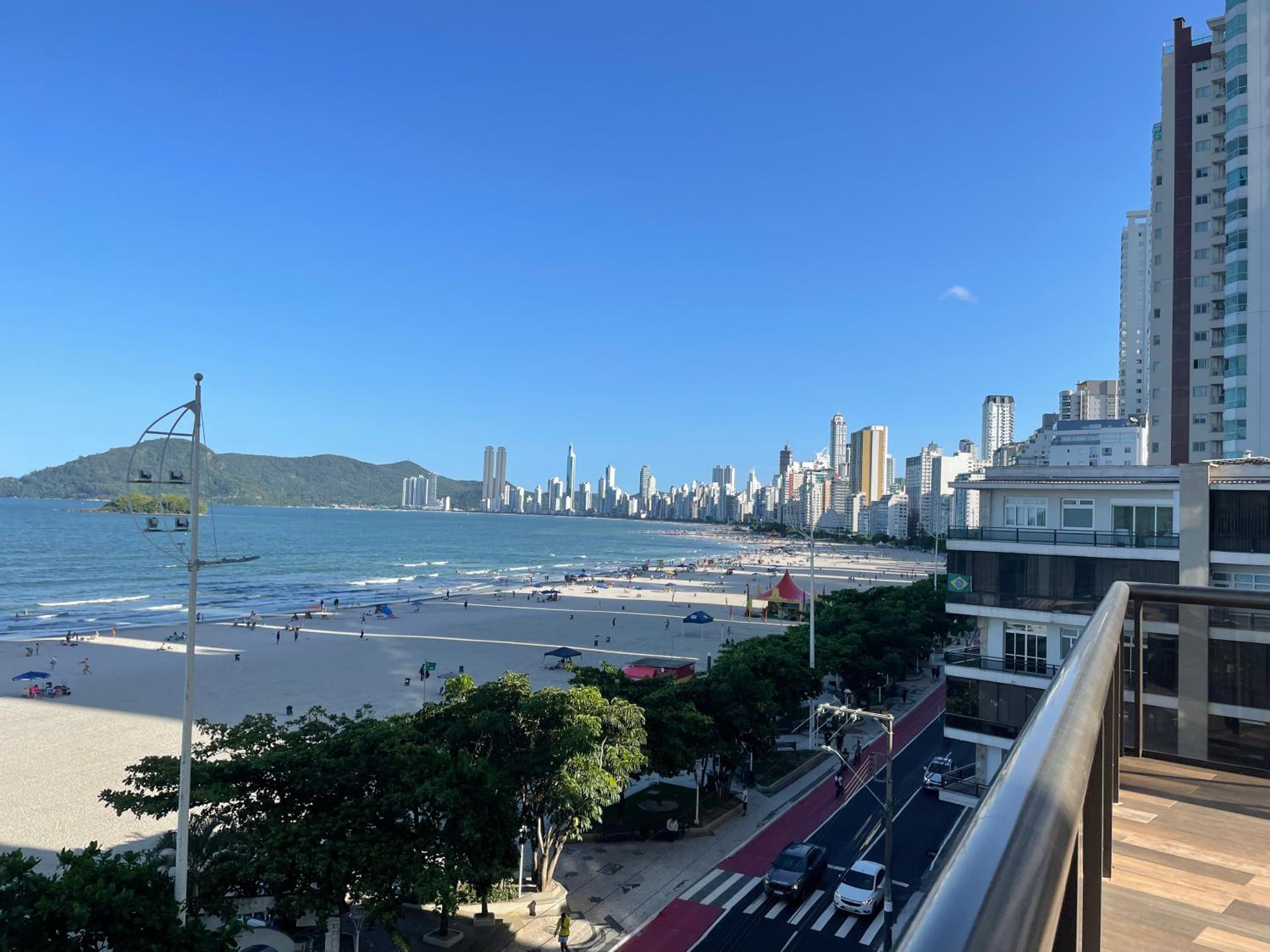 Apto Pé na Areia com Linda Vista da Roda Gigante
