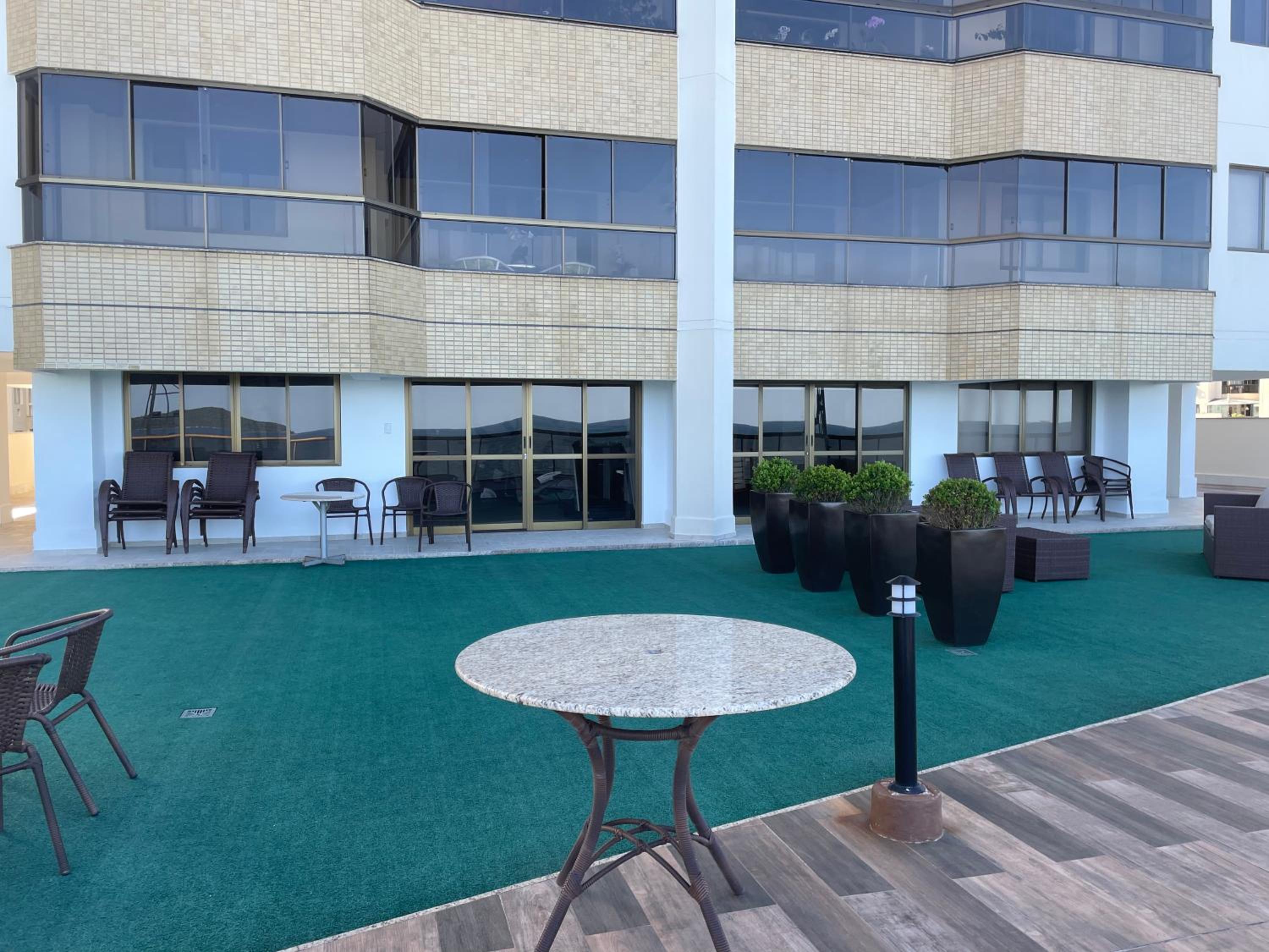 Apto Pé na Areia com Linda Vista da Roda Gigante
