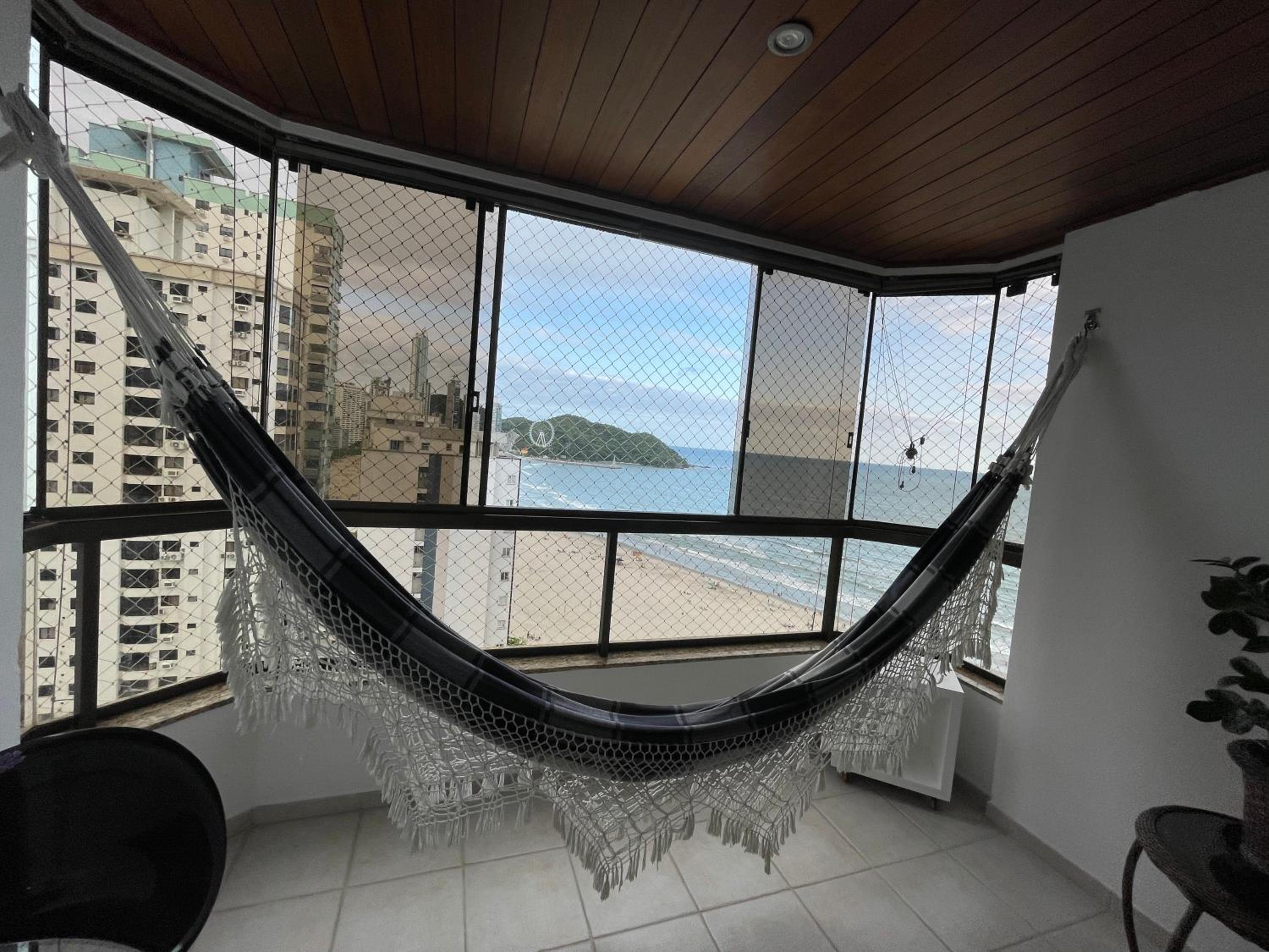 Apto Pé na Areia com Linda Vista da Roda Gigante