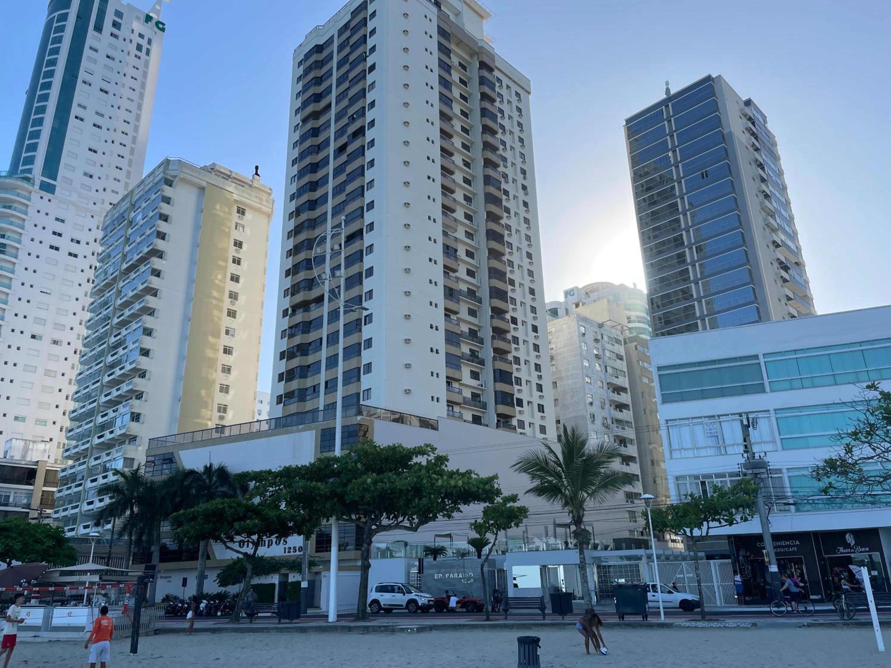 Apto Pé na Areia com Linda Vista da Roda Gigante