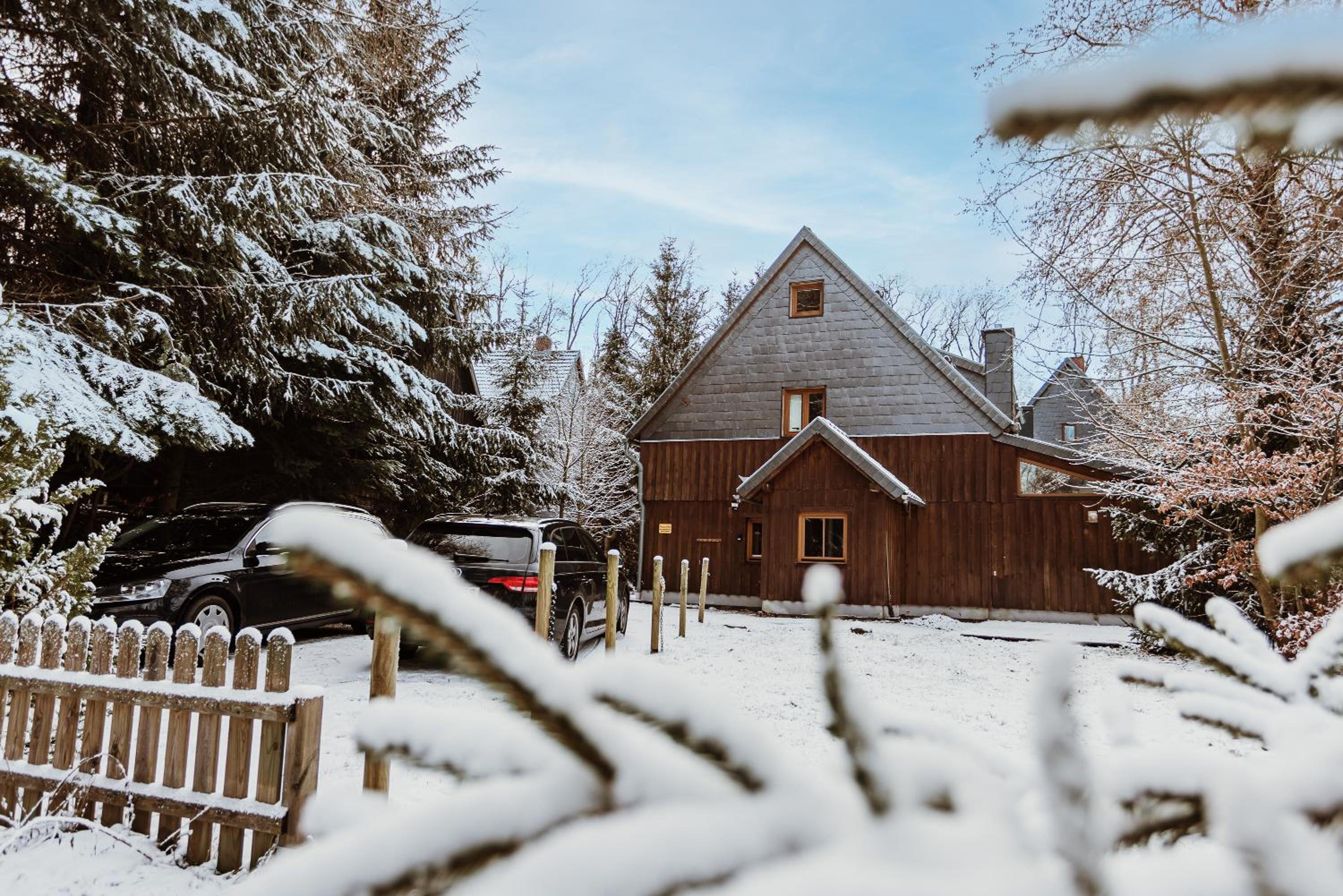 Harzchalet an der Brockenbahn 2A 2B