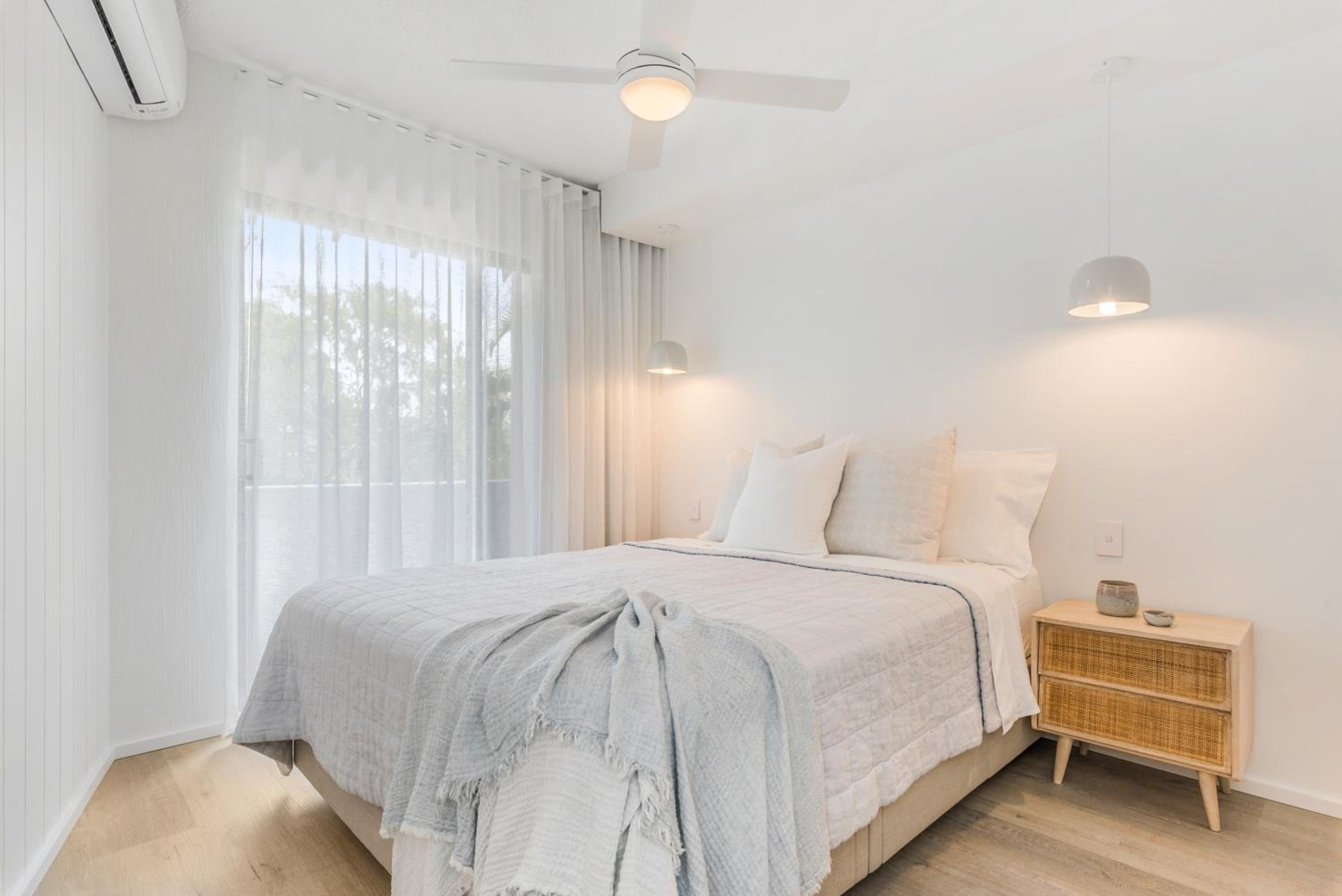 St Tropez 7, Stylish Apartment on the Noosa Waterfront, River Views