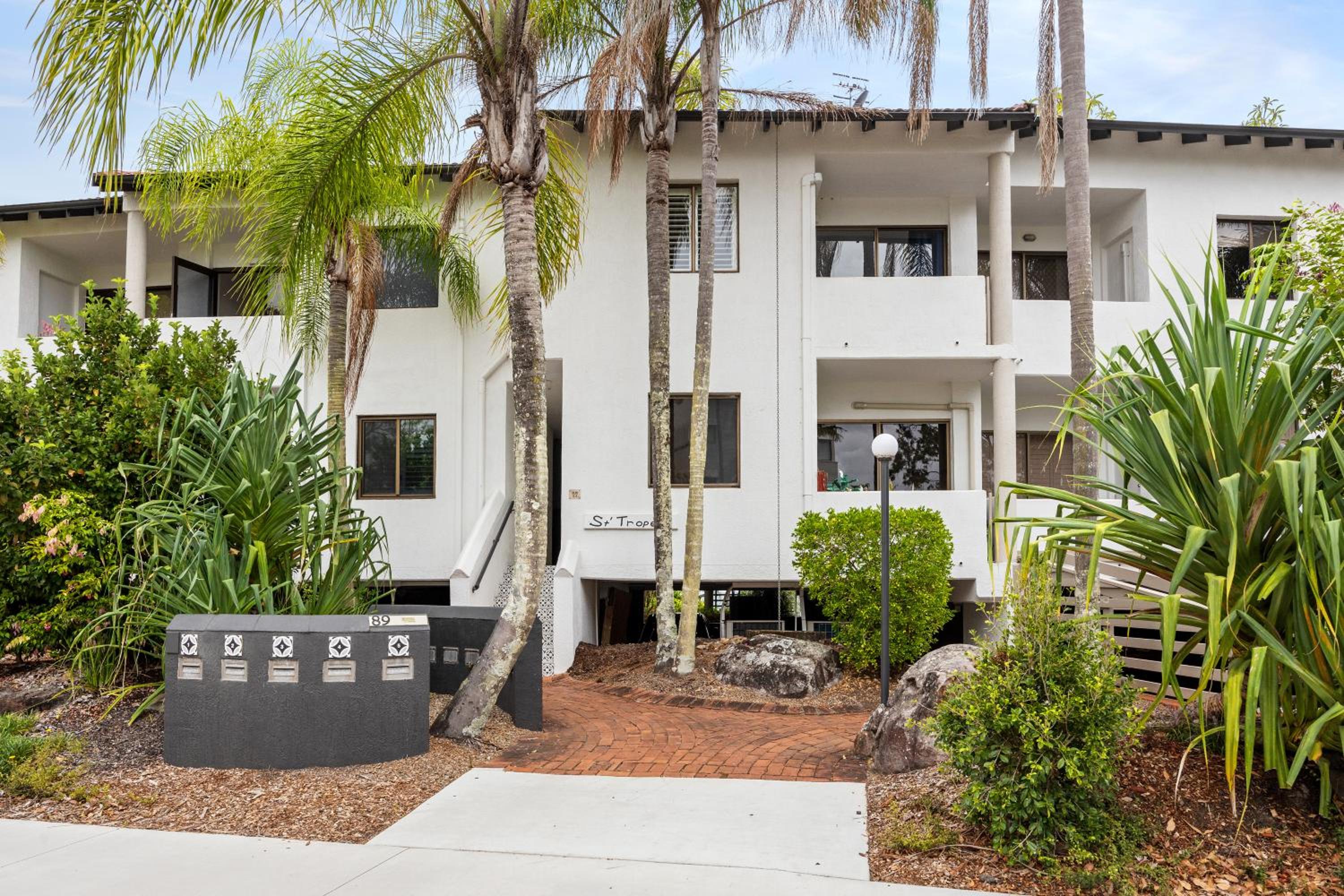 St Tropez 7, Stylish Apartment on the Noosa Waterfront, River Views