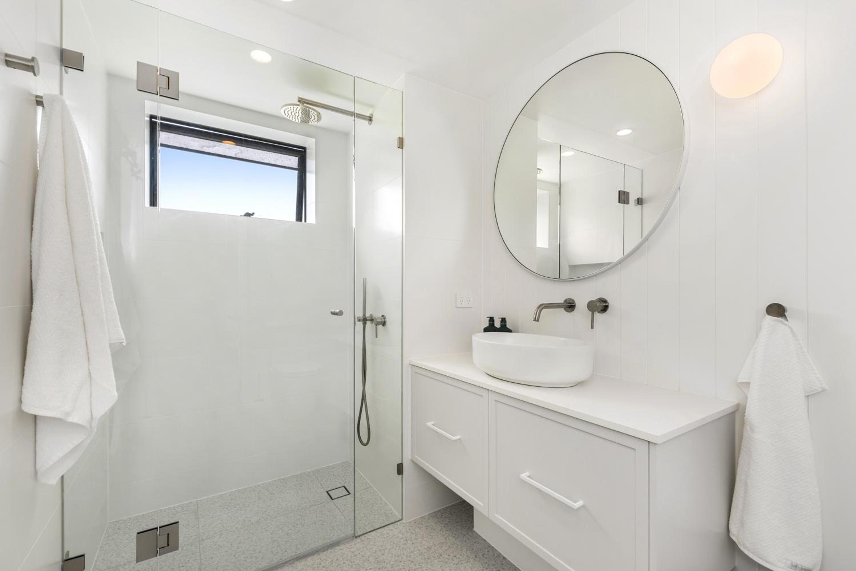 St Tropez 7, Stylish Apartment on the Noosa Waterfront, River Views