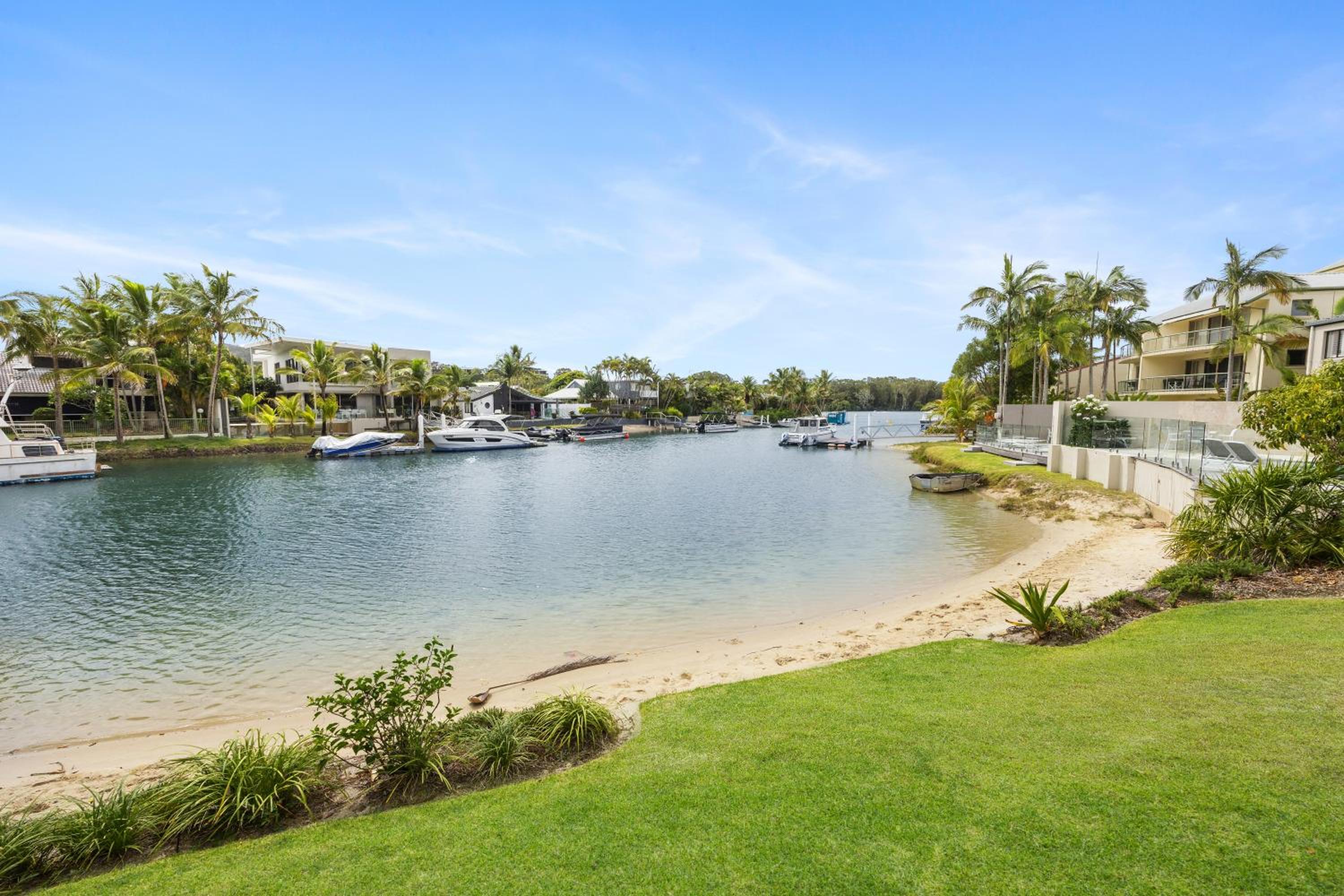 St Tropez 7, Stylish Apartment on the Noosa Waterfront, River Views