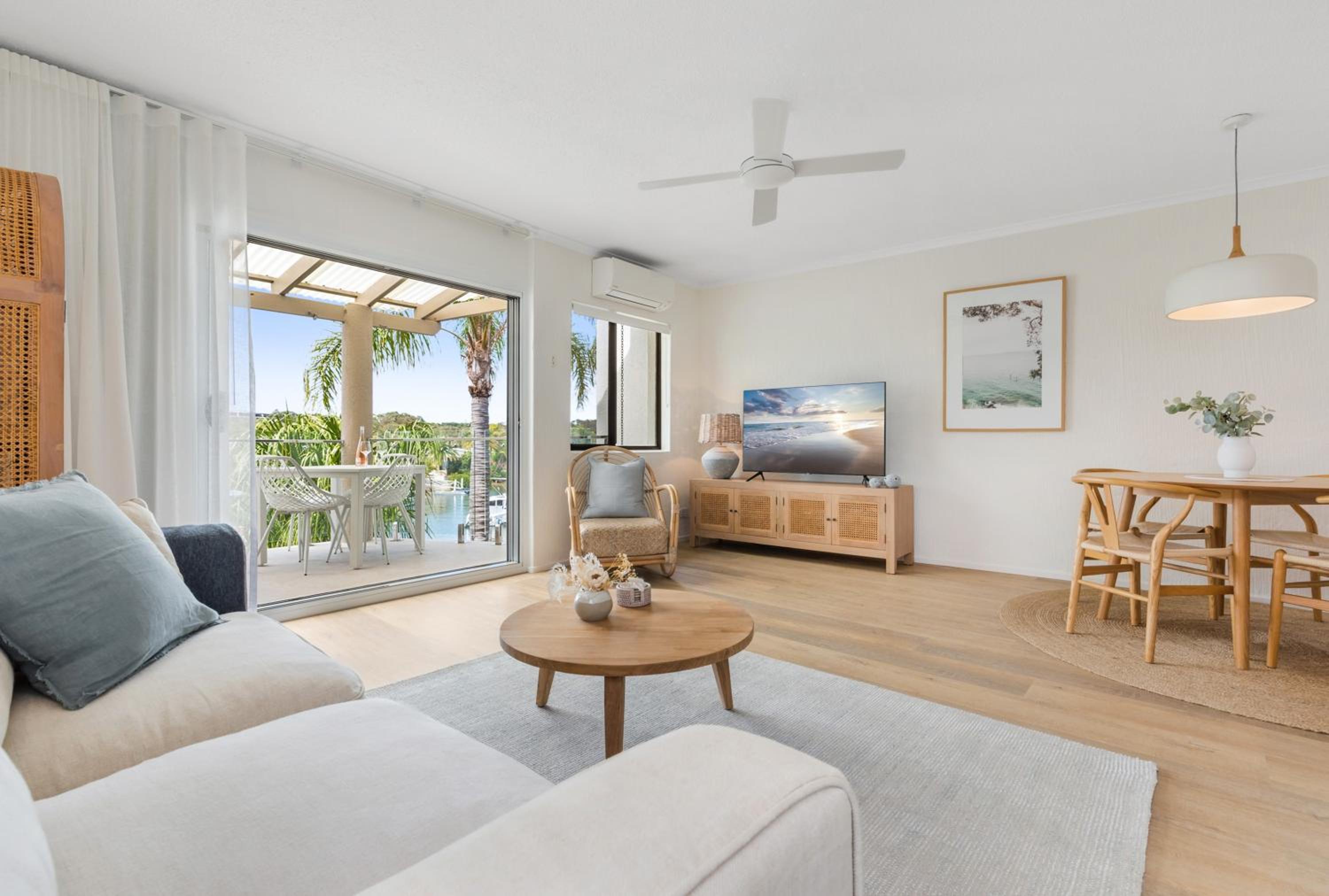 St Tropez 7, Stylish Apartment on the Noosa Waterfront, River Views