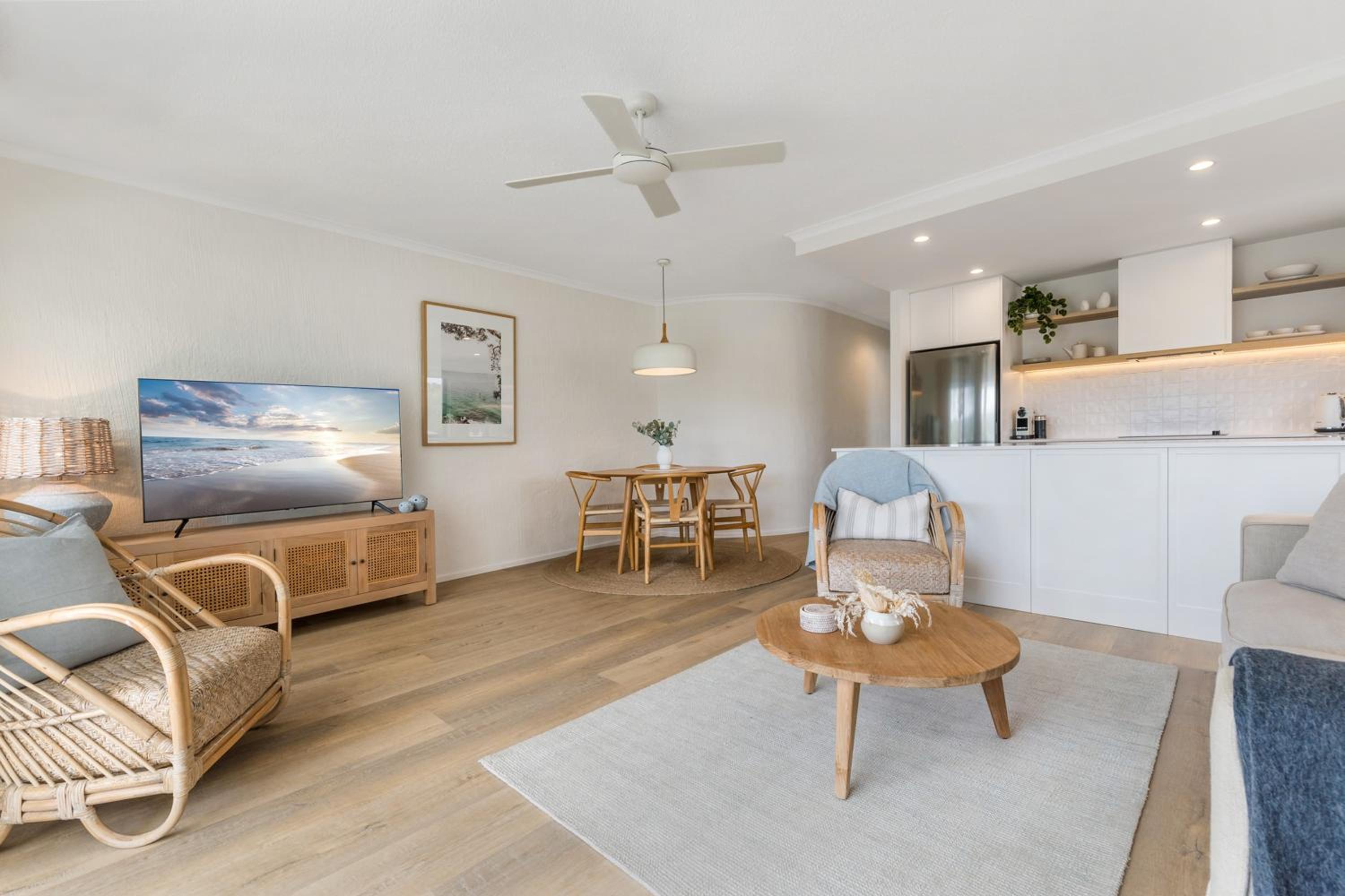 St Tropez 7, Stylish Apartment on the Noosa Waterfront, River Views