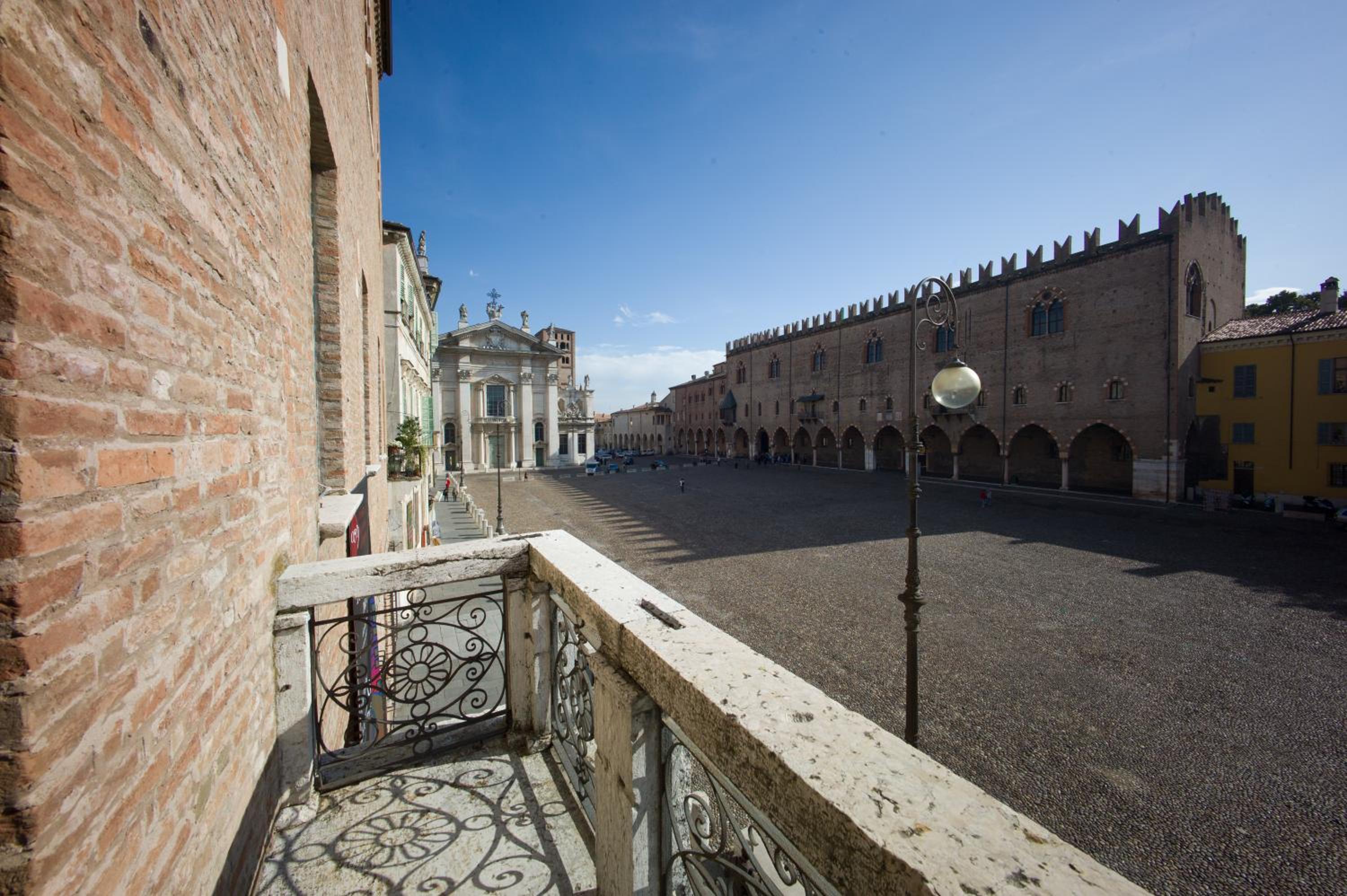 Palazzo Castiglioni luxury suite and rooms view 3