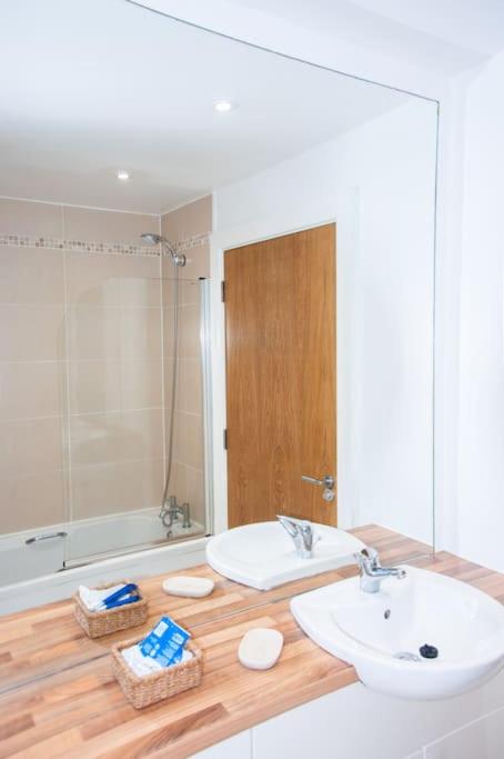 2 bed 2 bath Apartment with Canal View