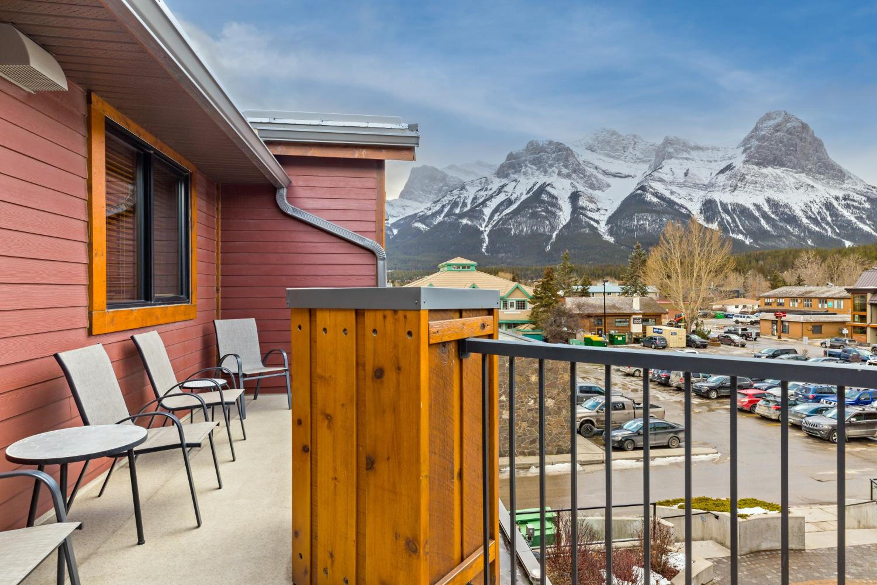 RidgeView Loft - Top Floor 2 Bed 2 Bath, Amazing Views