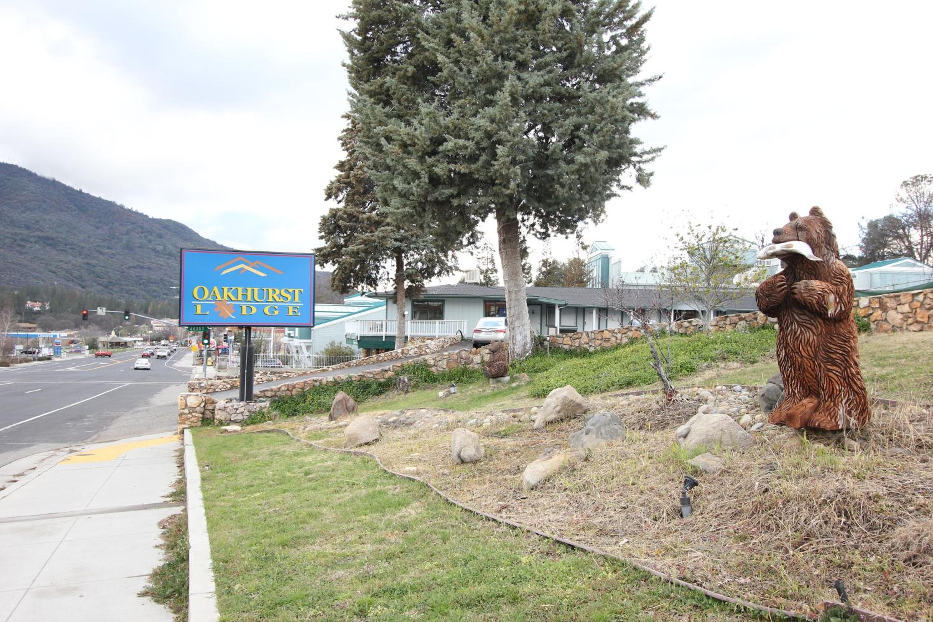 Hotel Oakhurst Lodge - Image 1