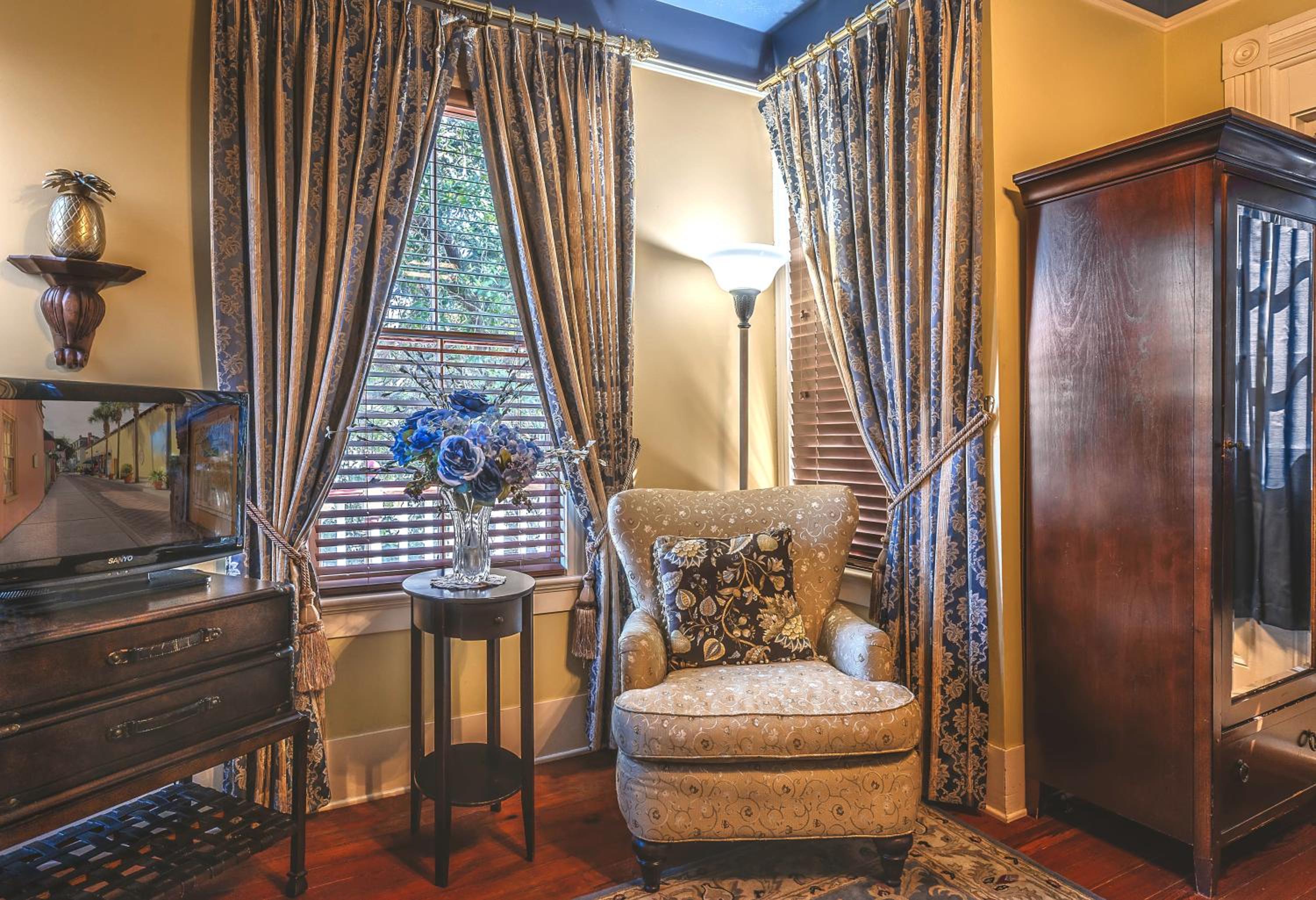 Cedar House Inn