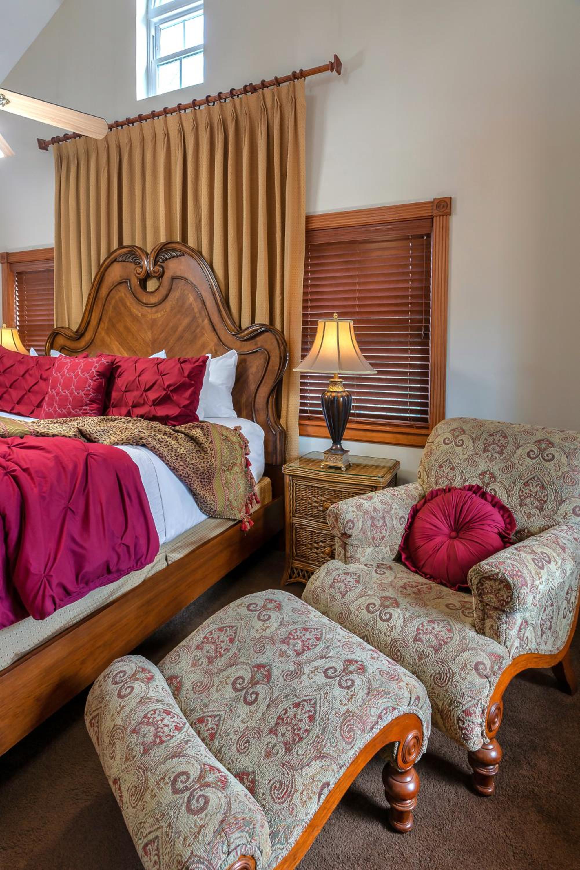 Cedar House Inn