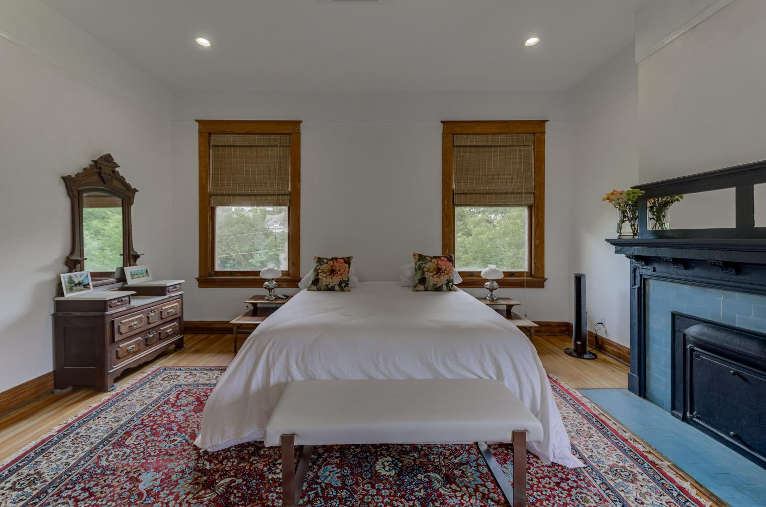 Oak Hall Mansion and Boutique Hotel