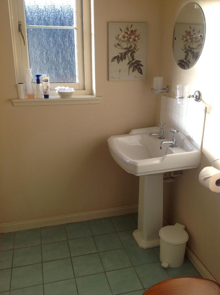 Wellingtonia Apartment view 2
