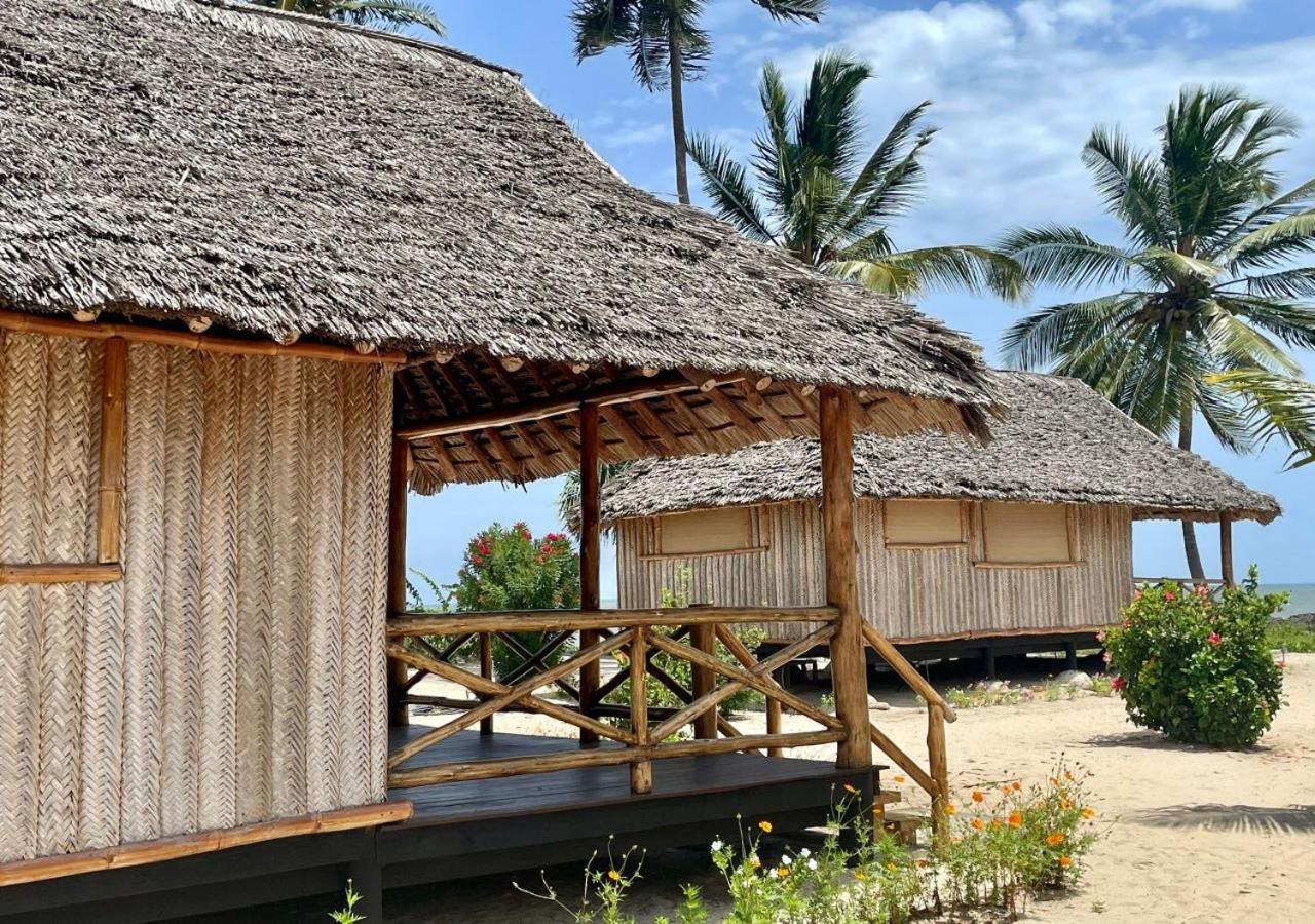 Barry's Beach Resort Pangani