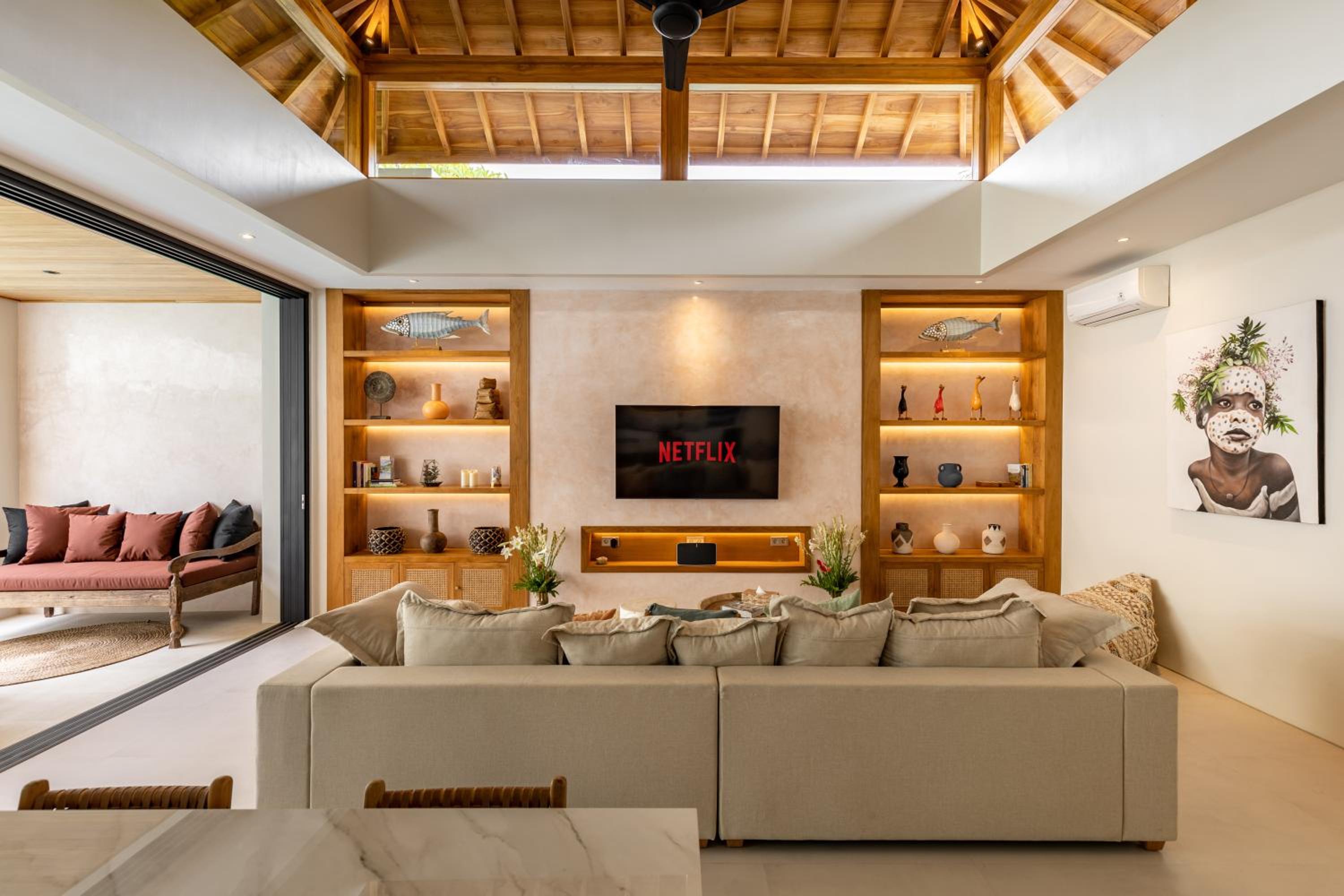 Premium 5 bd Luxury Central Villa 300m to beach & Ku De Ta view 3