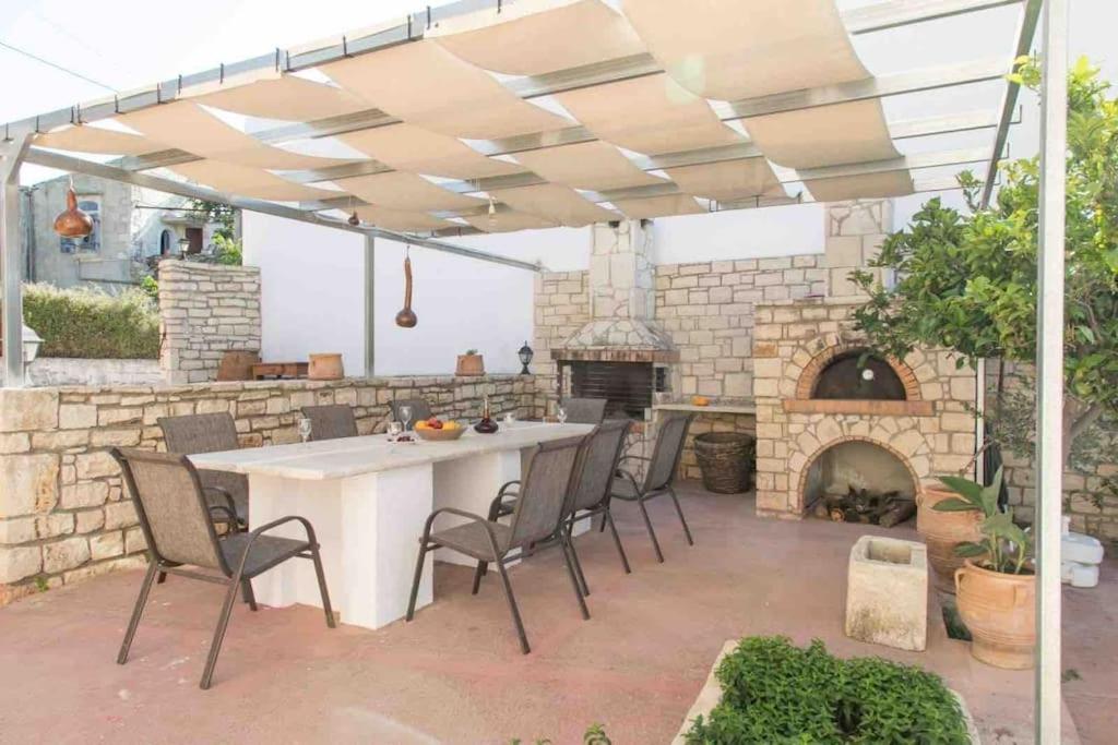 Hotel Afroditi 4 Villa - Image 1