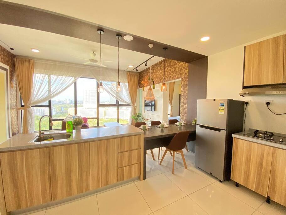 Southkey Mosaic Cozy Suite Netflix 1-4 Pax - Refurbish with New Sofa, Coffee Table