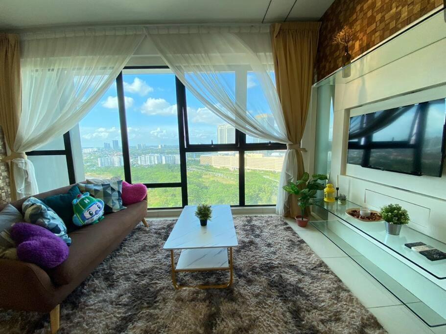Southkey Mosaic Cozy Suite Netflix 1-4 Pax - Refurbish with New Sofa, Coffee Table