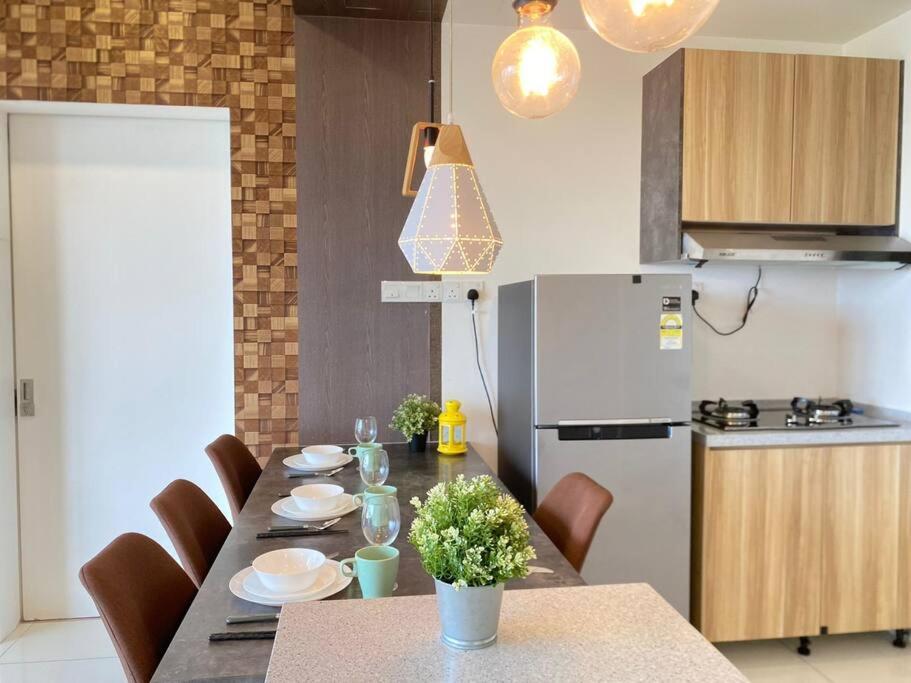 Southkey Mosaic Cozy Suite Netflix 1-4 Pax - Refurbish with New Sofa, Coffee Table