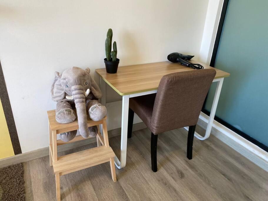 Southkey Mosaic Cozy Suite Netflix 1-4 Pax - Refurbish with New Sofa, Coffee Table