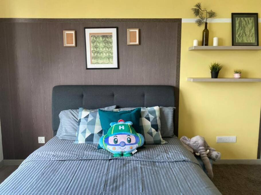 Southkey Mosaic Cozy Suite Netflix 1-4 Pax - Refurbish with New Sofa, Coffee Table