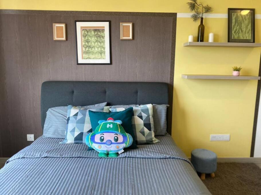 Southkey Mosaic Cozy Suite Netflix 1-4 Pax - Refurbish with New Sofa, Coffee Table