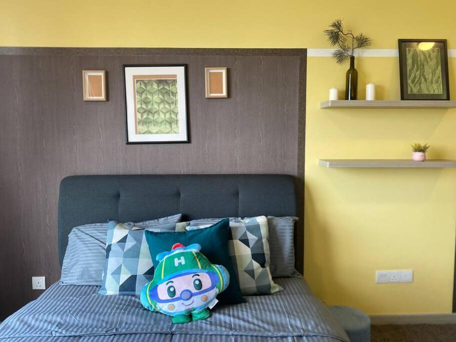 Southkey Mosaic Cozy Suite Netflix 1-4 Pax - Refurbish with New Sofa, Coffee Table