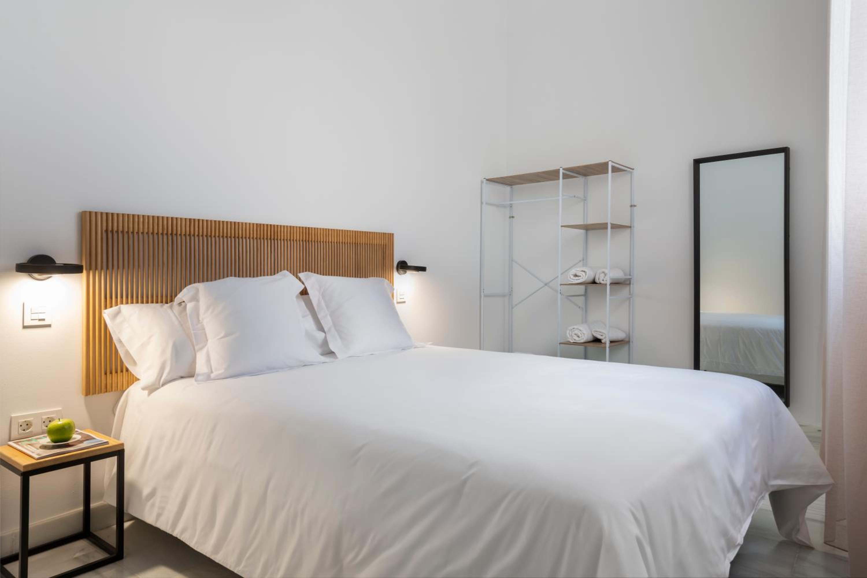 Seville Vacations - Magno Apartments San Gil - Shared Jacuzzi - Property Image 4