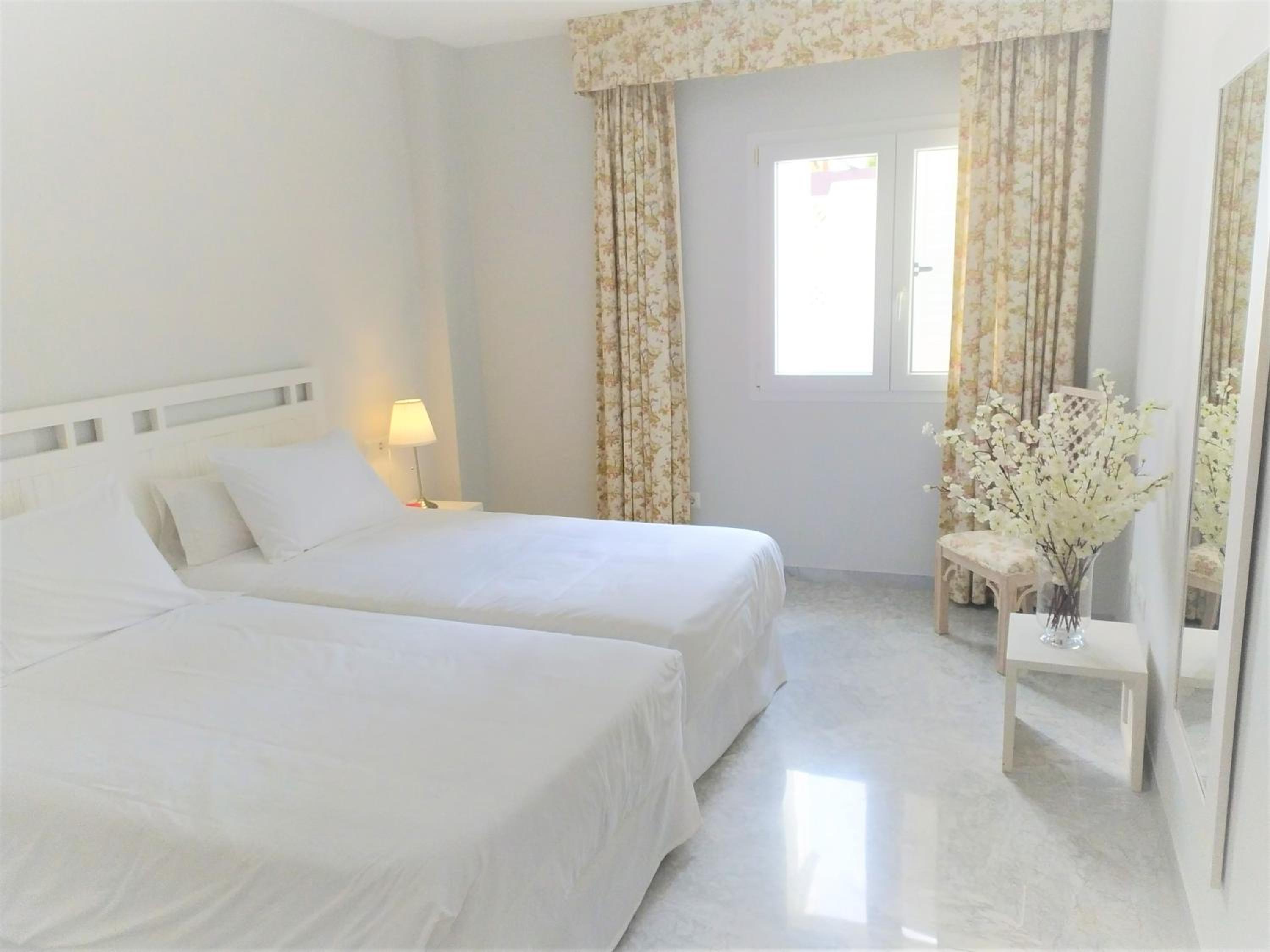 PUERTO BANUS MARBELLA PLAYAS DEL DUQUE
