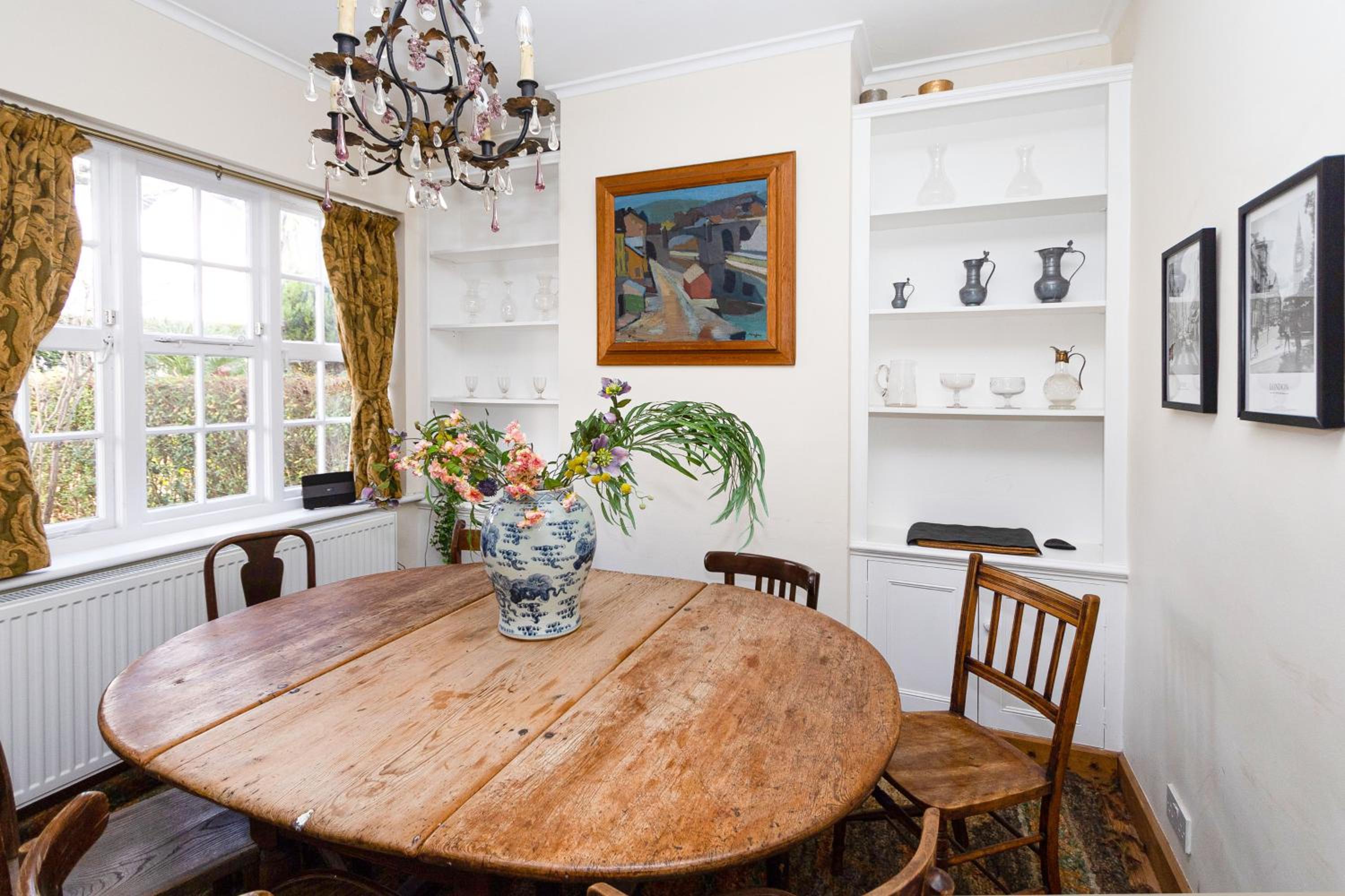 A North London Retreat Cottage, 3 bed with garden