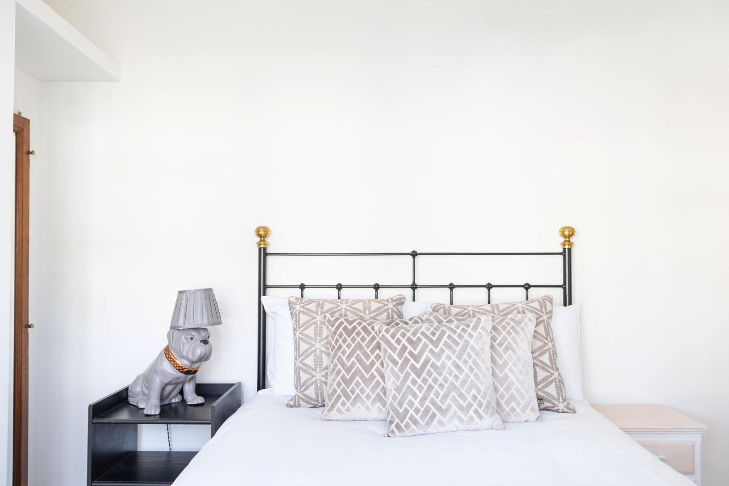 A North London Retreat Cottage, 3 bed with garden