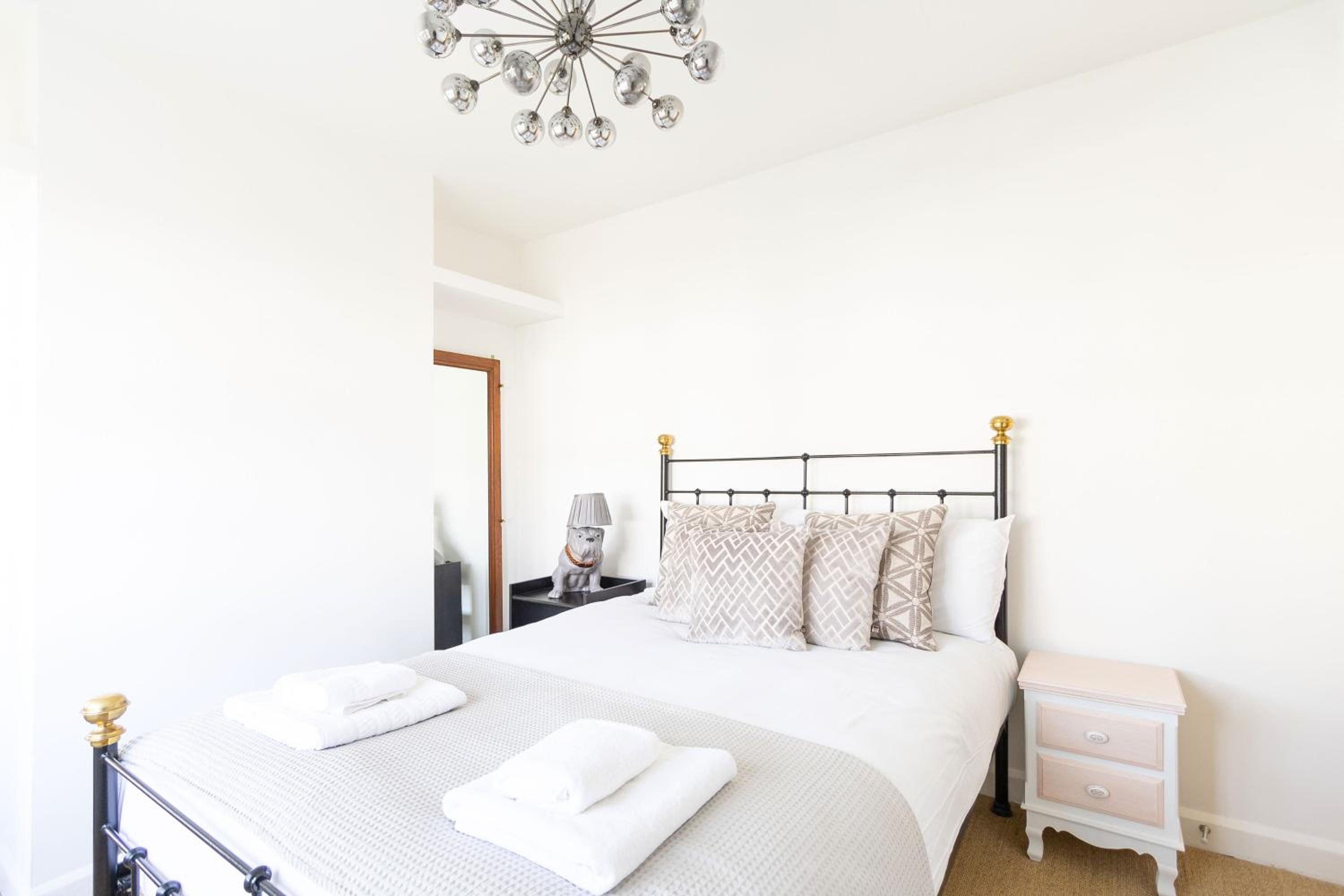 A North London Retreat Cottage, 3 bed with garden
