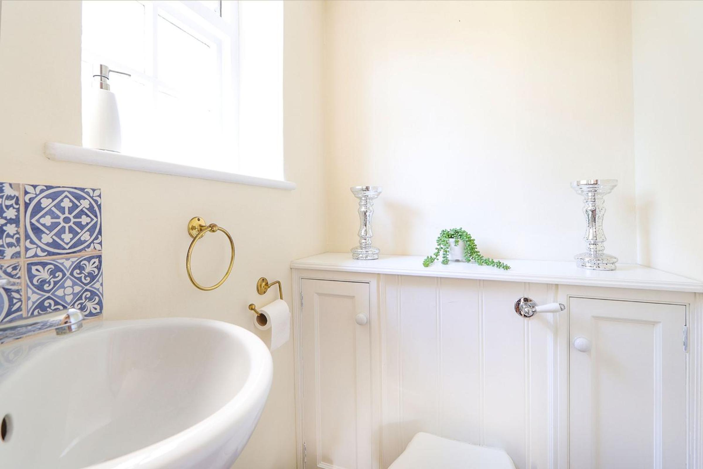 A North London Retreat Cottage, 3 bed with garden