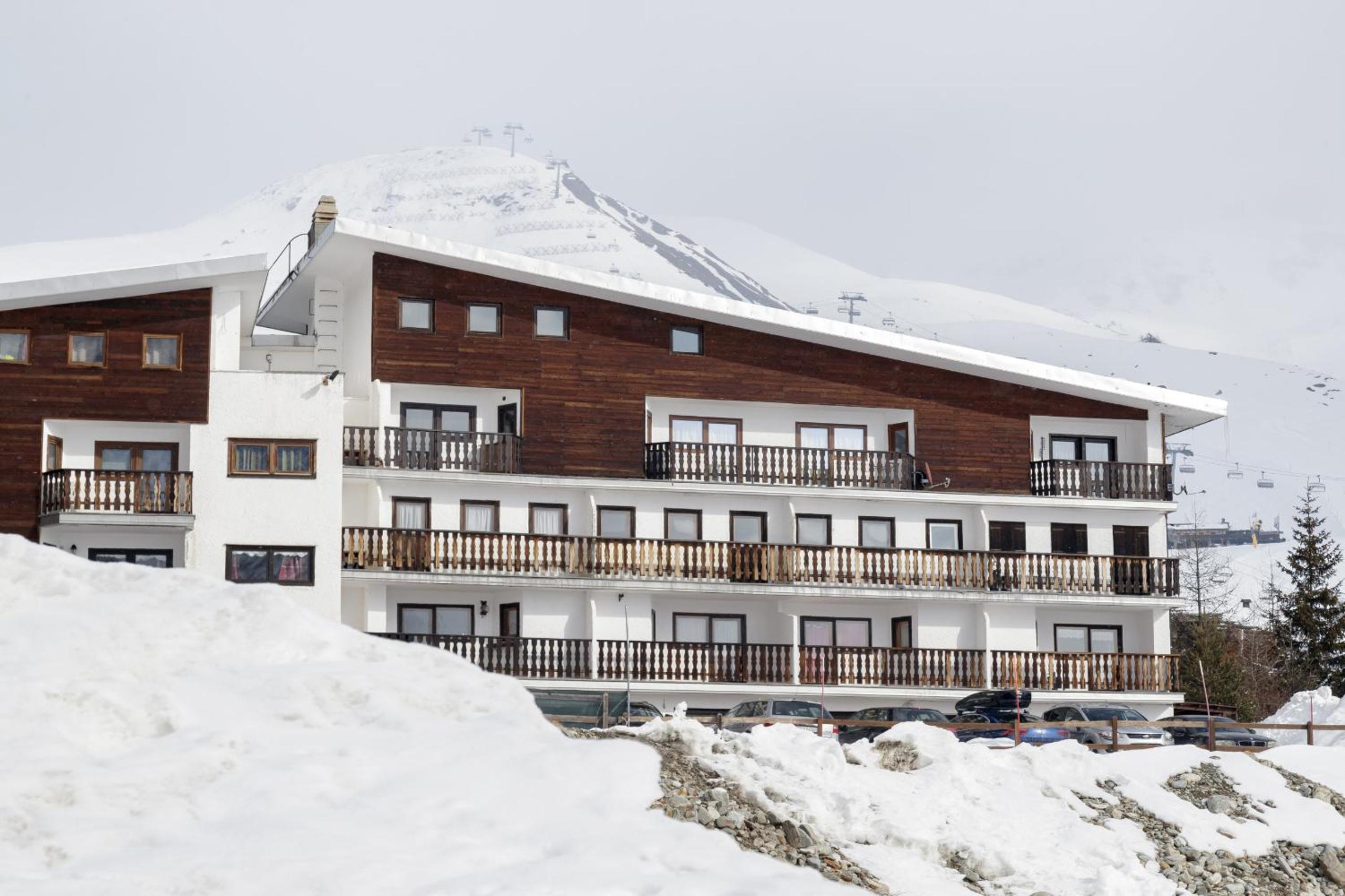 HelloCHALET - Pandora Mountain View with jacuzzi, garage and ski storage view 4