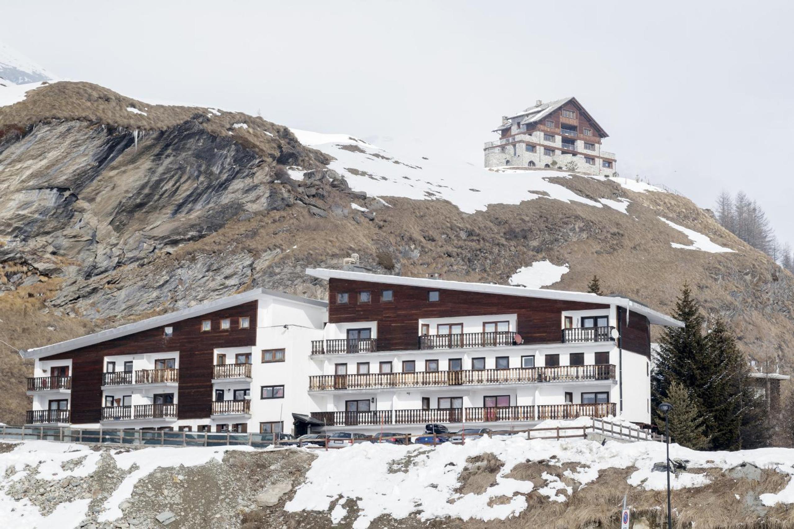 HelloCHALET - Pandora Mountain View with jacuzzi, garage and ski storage view 5